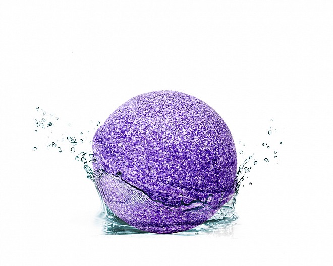 Essential oil bath bomb