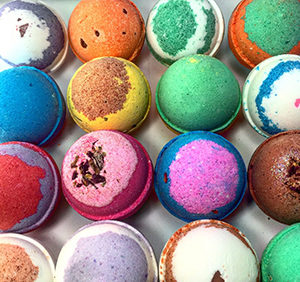 many colors organic bath bomb