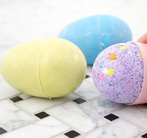 DIY BATH BOMB EASTER EGGS