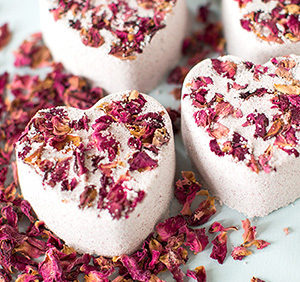 YOUR FAQS ABOUT OUR BATH BOMBS